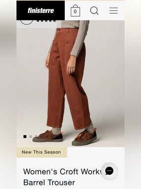 Organic cotton mid-rise barrel leg trouser in red oxide